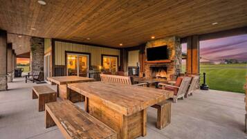 Outdoor dining