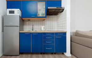 Køleskab, ovn, kogeplade, kaffe-/temaskine