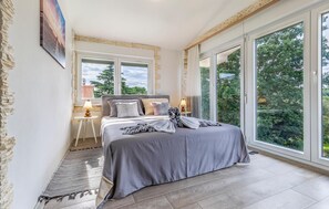 1 bedroom, iron/ironing board, travel cot, free WiFi