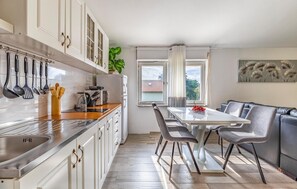 Fridge, microwave, oven, stovetop - 1 bedroom lovely apartment in Banjole (Banjole)