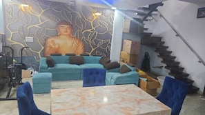 Área de estar no saguão