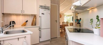 4 สตาร์ ฮอลิเดย์ โฮม อิน เกรสเตด