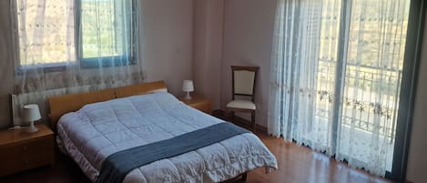 4 bedrooms, WiFi, bed sheets