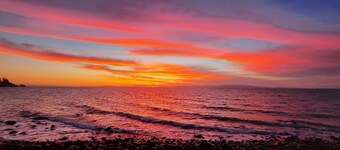Baikal Bach on the Thames Coast Road - sunsets, beach walks, sea views.