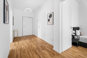2 habitaciones, caja de seguridad en la habitación y escritorio 