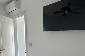 Television - Sea View apartment in lovely Palasë Dhërmi (Dhërmi)