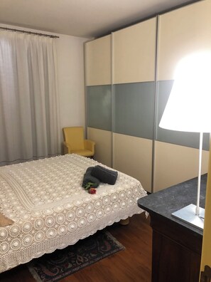 2 chambres, fer et planche à repasser, Wi-Fi gratuit, draps fournis