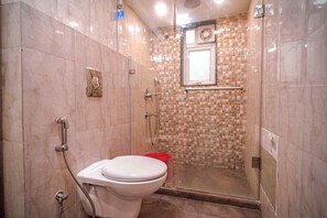 Shower, handuk, sabun, dan sampo