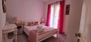 2 bedrooms, iron/ironing board, Internet, bed sheets
