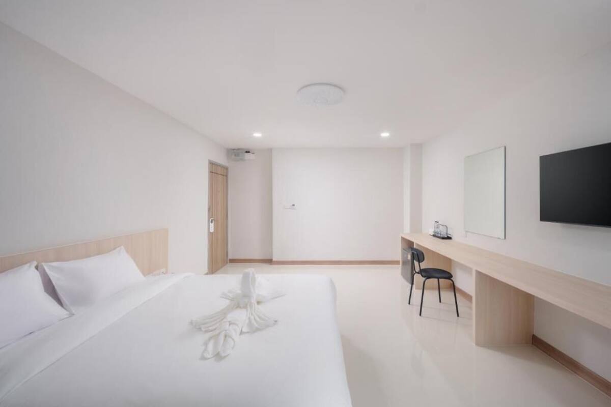 Comfort Single Room, City View