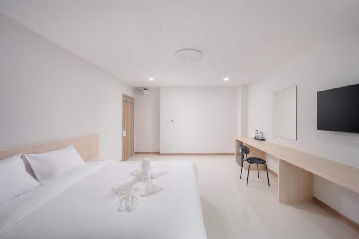 Comfort Single Room, City View | Laptop workspace, blackout curtains, free WiFi