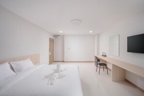 Comfort eenpersoonskamer, uitzicht op de stad | Een laptopwerkplek, verduisterende gordijnen, gratis wifi