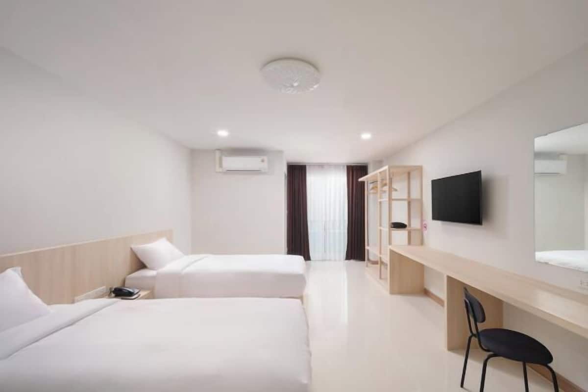 Laptop workspace, blackout curtains, free WiFi