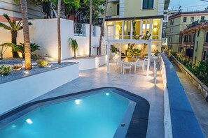 Outdoor pool - Stylish Home with Swimming Pool in Salerno – Walk to Beach & City Center (Salerno)