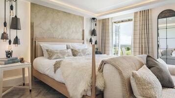 1 bedroom, desk, WiFi, bed sheets