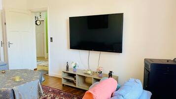 Televisie en een open haard