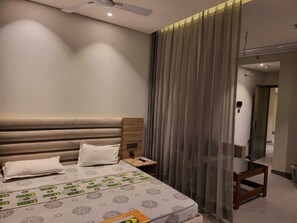 1 bedroom, internet, bed sheets