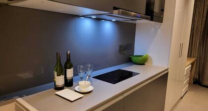 Charming 1-bedroom apartment in wonderful Noida with AC