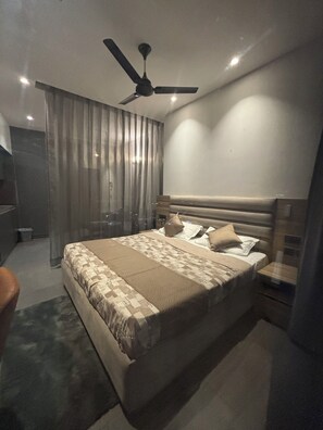 1 bedroom, Internet, bed sheets - Charming 1-bedroom apartment in wonderful Noida with AC (Noida)