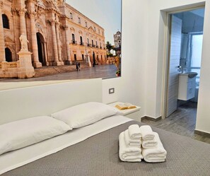 2 habitaciones, escritorio, tabla de planchar con plancha y wifi gratis
