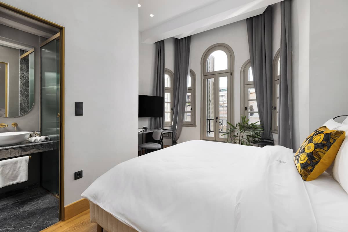 Standard Room, Balcony | City view
