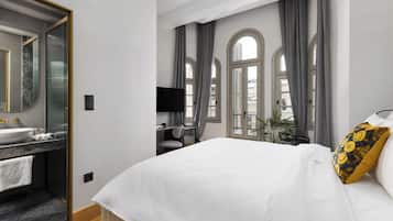 Standard Room, Balcony | City view
