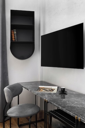 Laptopgeeigneter Arbeitsplatz, schallisolierte Zimmer