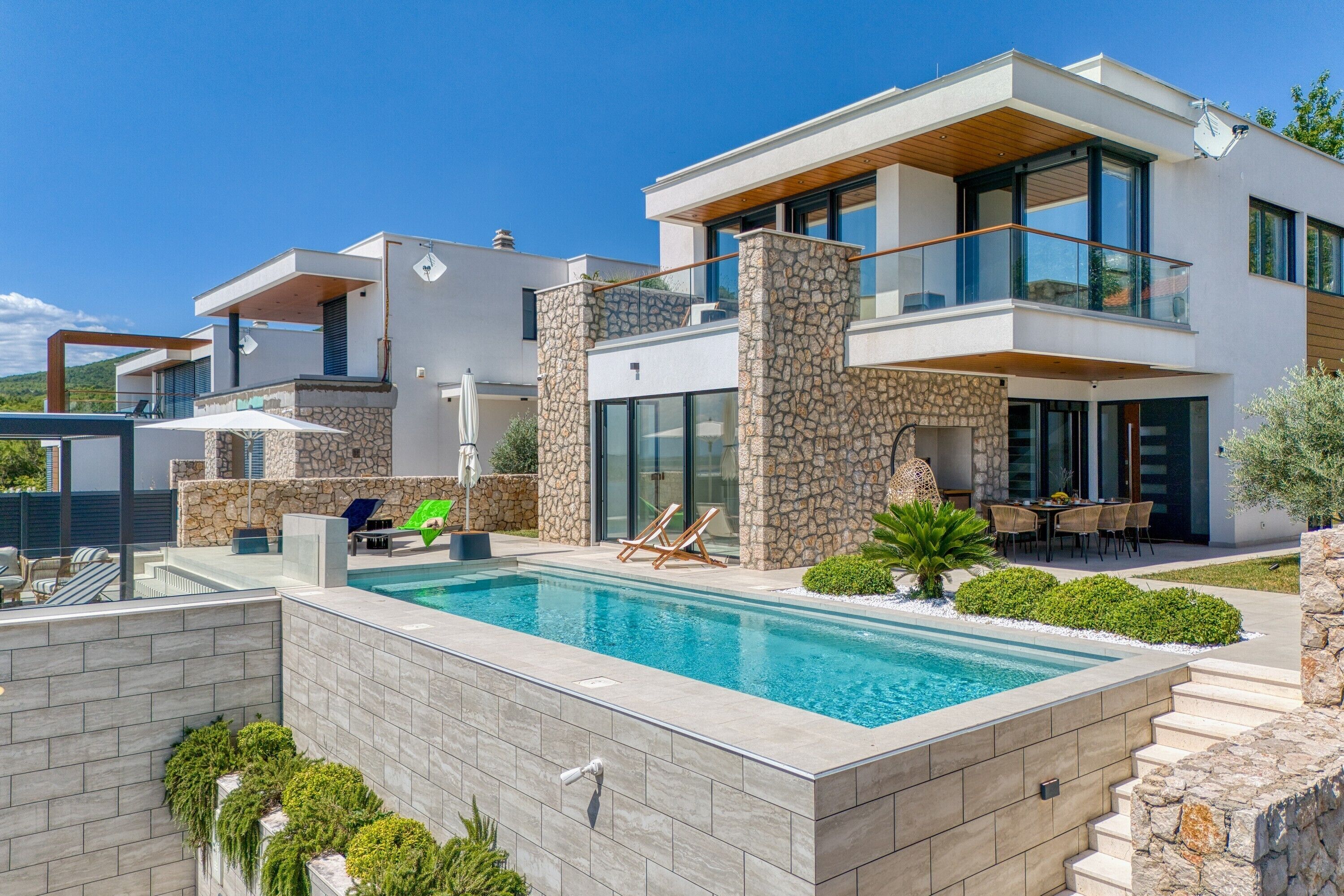 Seasonal outdoor pool, a heated pool