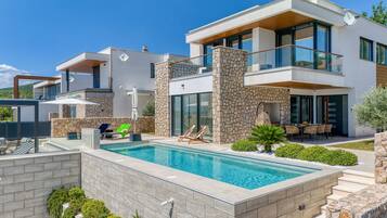 Seasonal outdoor pool, a heated pool