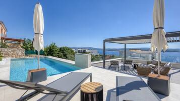 Außenpool (je nach Saison geöffnet), beheizter Pool