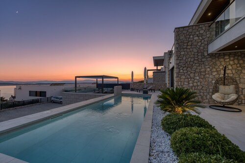 Luxury Seaview Villa Rosciola