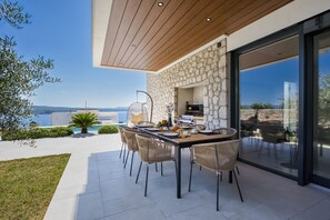 Outdoor dining - Luxury Seaview Villa Rosciola (Crikvenica)