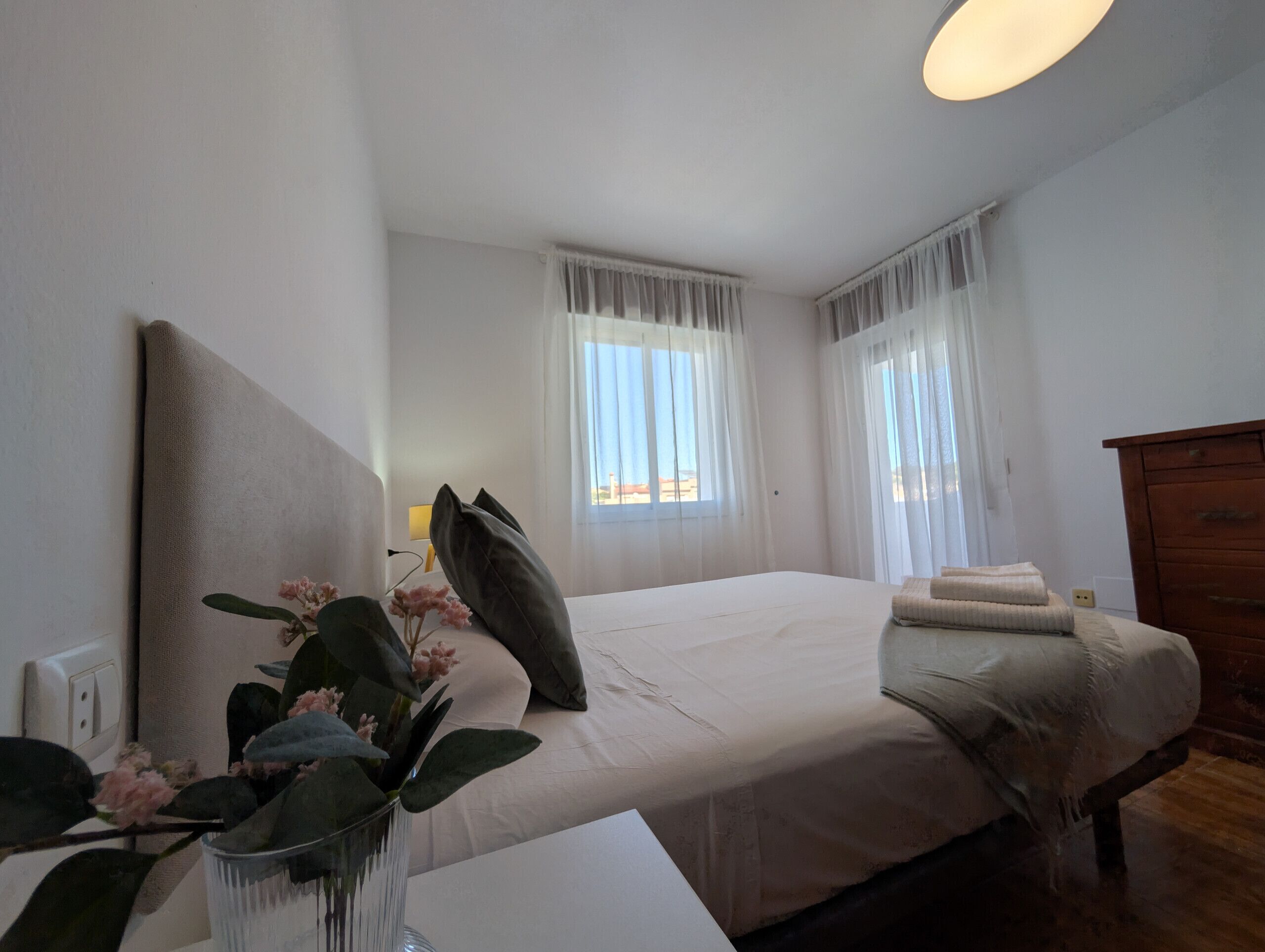 4 dormitorios, tabla de planchar con plancha, wifi gratis y ropa de cama