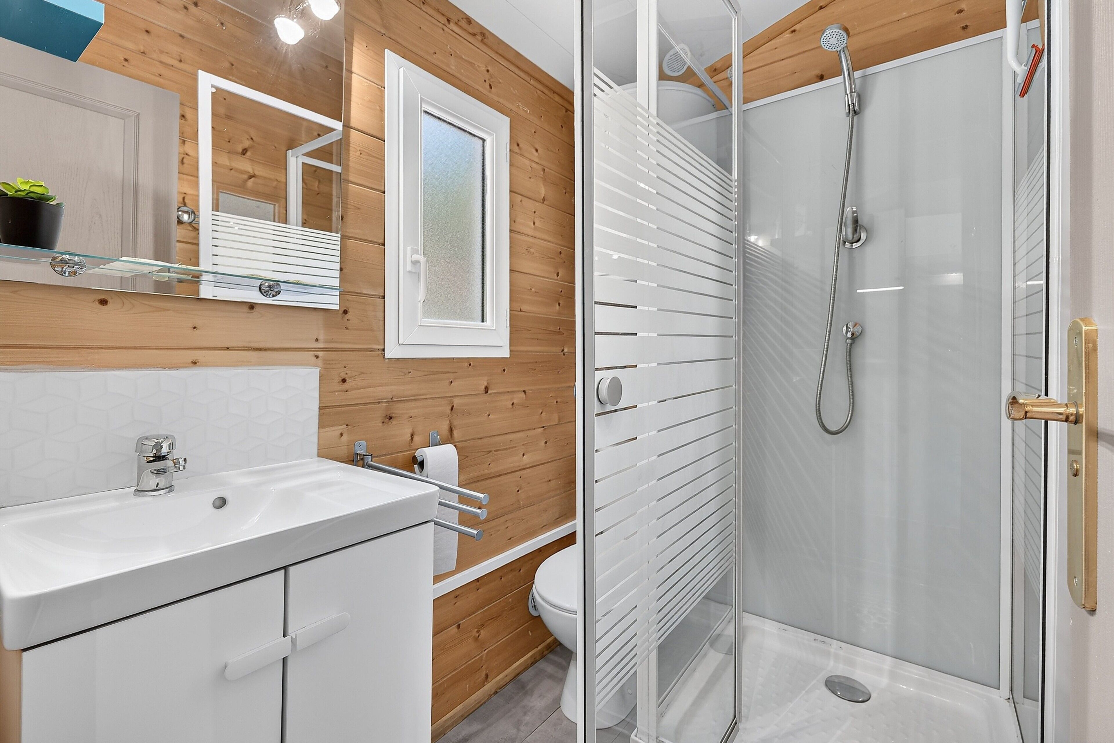 Shower, towels