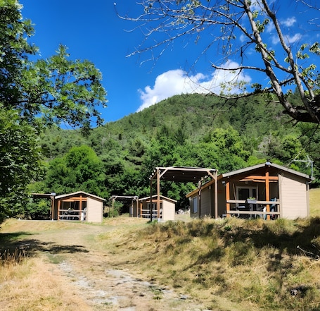 外観. Cottage "Morgon" with Mountain View, Wi-Fi and Air Conditioning