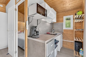Réfrigérateur, four à micro-ondes, surface de cuisson, lave-vaisselle