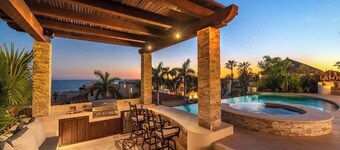 Luxurious Villa Ocean Views at Private Community!