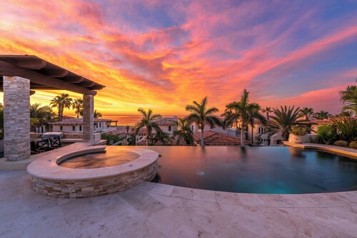 Luxurious Villa with Ocean Views in a Private Community of El Encanto de La Laguna!