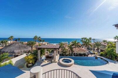 Luxurious Villa Ocean Views at Private Community!