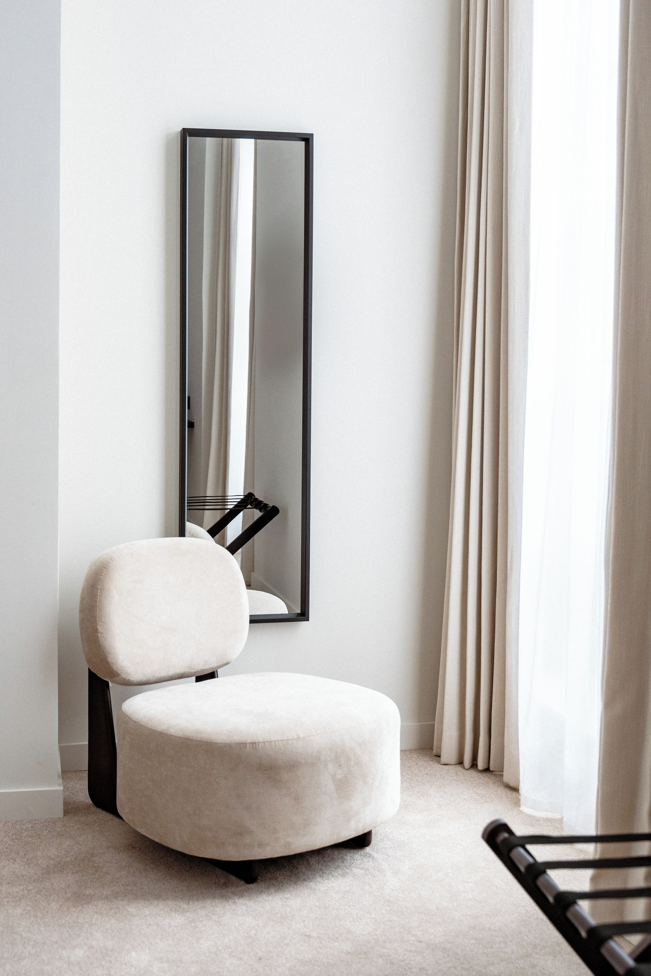 Kahden hengen deluxe-huone (yksi tai kaksi sänkyä) | Ylelliset vuodevaatteet, pillowtop-patjalliset sängyt