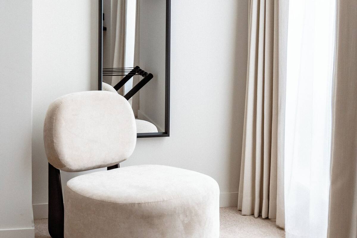 ห้องดีลักซ์ดับเบิลหรือทวิน | เครื่องนอนระดับพรีเมียม, เตียงพร้อมฟูกเสริมที่นอน, มินิบาร์ฟรีบางอย่าง
