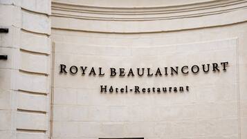 The exterior of the Royal Beaulaincourt Hotel-restaurant with its name prominently displayed on the facade.