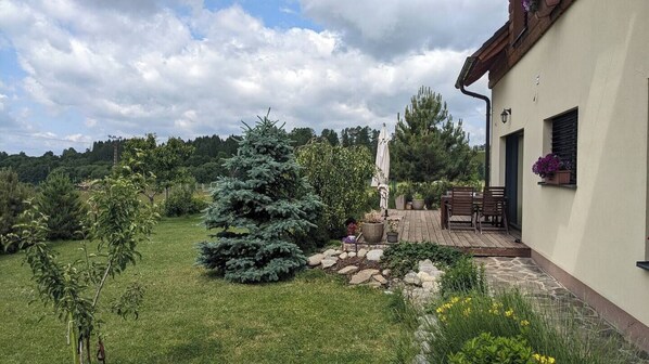 Outdoor dining - Eco clay & straw villa with mountain scenery (Žiar)