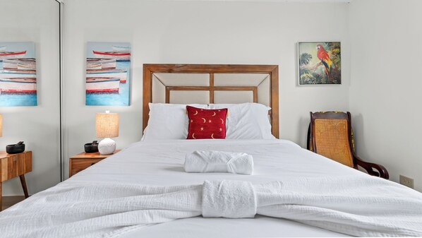 3 bedrooms, desk, iron/ironing board, travel cot