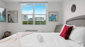 3 chambres, fer et planche à repasser, lit de bébé portatif