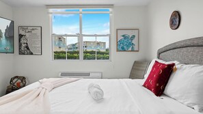 3 bedrooms, desk, iron/ironing board, travel crib