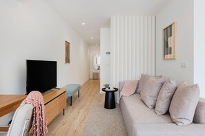 ファミリー アパートメント 2 ベッドルーム 禁煙 | リビング エリア