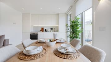 Family Apartment, 2 Bedrooms, Non Smoking | Dining room