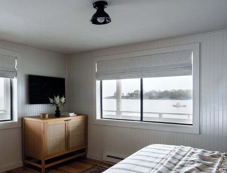 Idyllic Oceanfront Room Ideal For Quiet Beach Retreats | With Seasonal Pool - Boothbay, ME