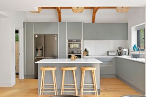 Réfrigérateur, micro-ondes, four, lave-vaisselle